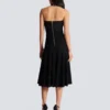 Midi-Kleid aus plissiertem Strick mit Neckholder Midi-Kleid aus plissiertem Strick mit Neckholder