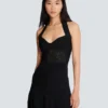 Midi-Kleid aus plissiertem Strick mit Neckholder Midi-Kleid aus plissiertem Strick mit Neckholder
