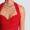 Midi-Kleid aus plissiertem Strick mit Neckholder Midi-Kleid aus plissiertem Strick mit Neckholder