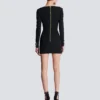 Mini-Kleid mit offenem Ausschnitt und doppeltem Kragen Mini-Kleid mit offenem Ausschnitt und doppeltem Kragen