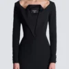 Mini-Kleid mit offenem Ausschnitt und doppeltem Kragen Mini-Kleid mit offenem Ausschnitt und doppeltem Kragen