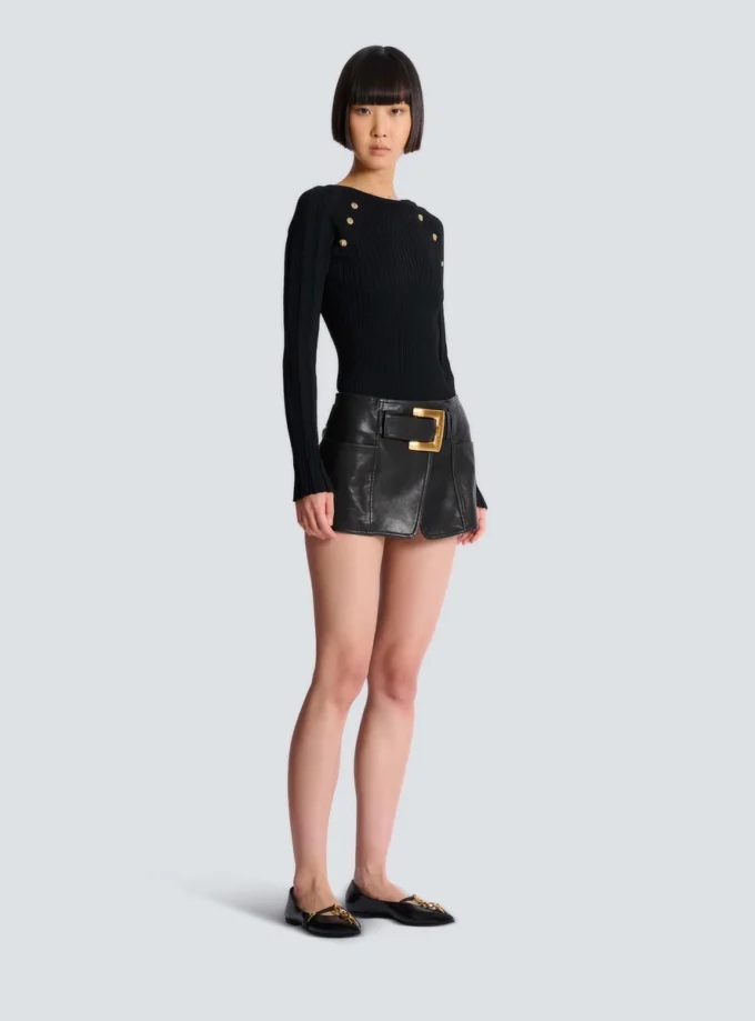 Minirock aus Leder mit Gürtel Minirock aus Leder mit Gürtel