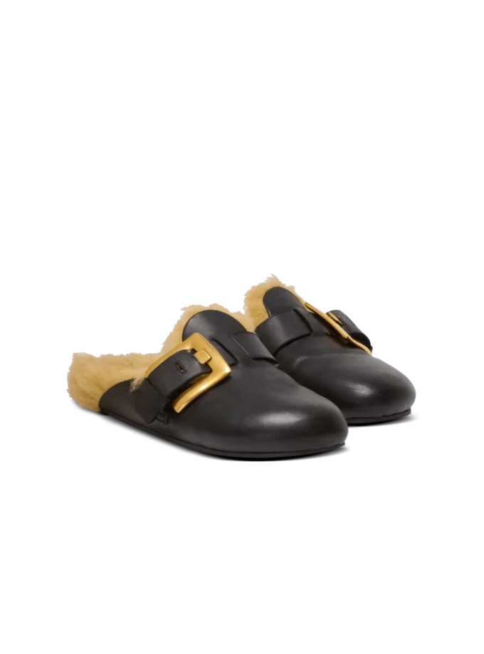 Flache Mules aus Leder und Kunstfell Flache Mules aus Leder und Kunstfell