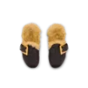 Flache Mules aus Leder und Kunstfell Flache Mules aus Leder und Kunstfell
