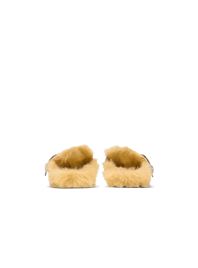 Flache Mules aus Leder und Kunstfell Flache Mules aus Leder und Kunstfell