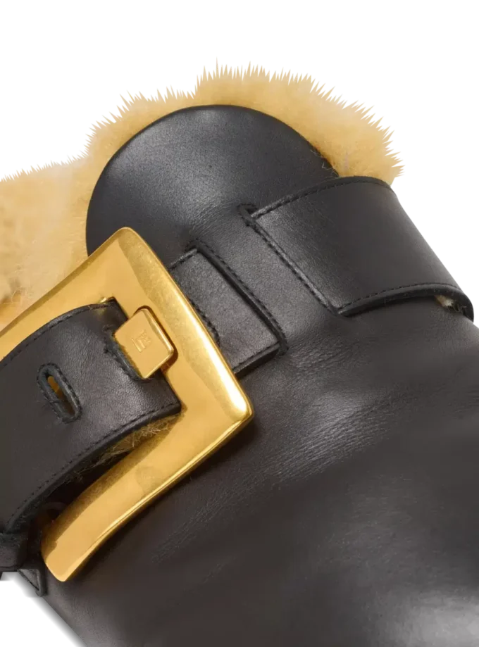 Flache Mules aus Leder und Kunstfell Flache Mules aus Leder und Kunstfell