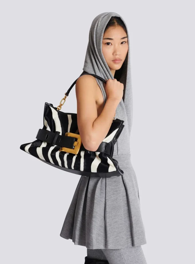 Mittlere Anthem-Tasche aus Leder und Ponyfell mit Zebradruck Mittlere Anthem-Tasche aus Leder und Ponyfell mit Zebradruck