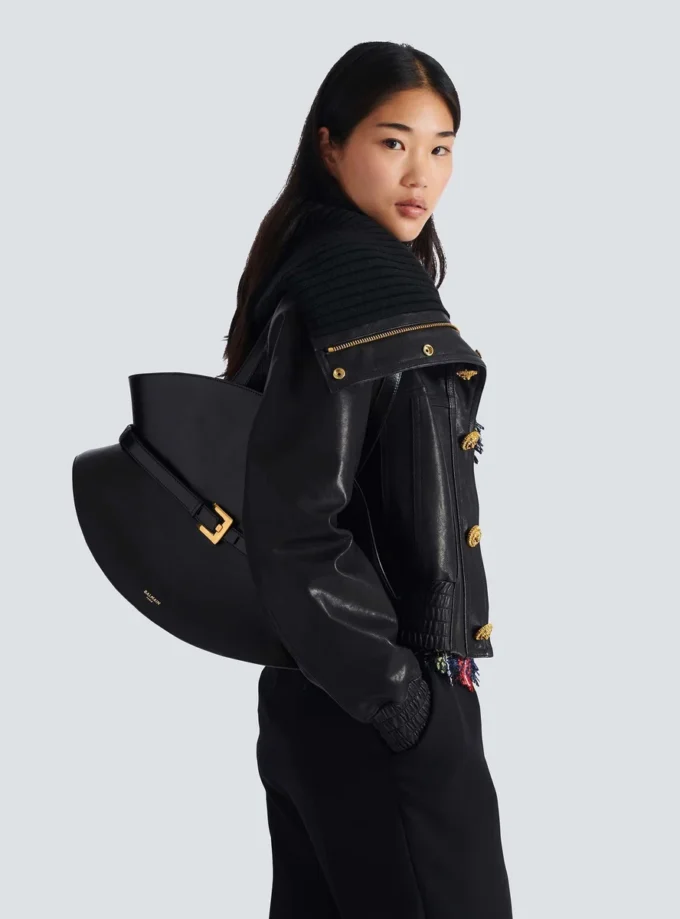 Mittlere Shuffle-Tasche aus Kalbsleder Mittlere Shuffle-Tasche aus Kalbsleder
