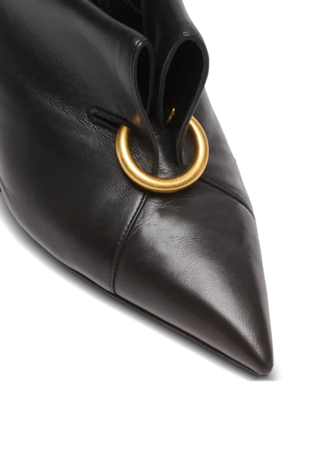 Mules aus Lammleder mit Piercing vorne