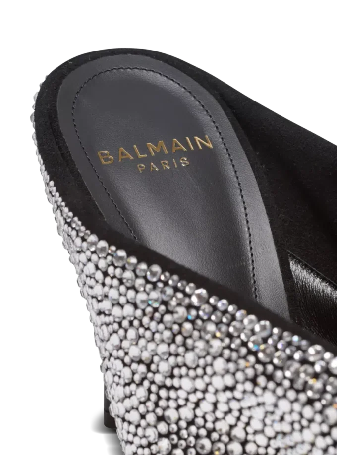 Mules aus Wildleder und Strass mit Piercing vorne