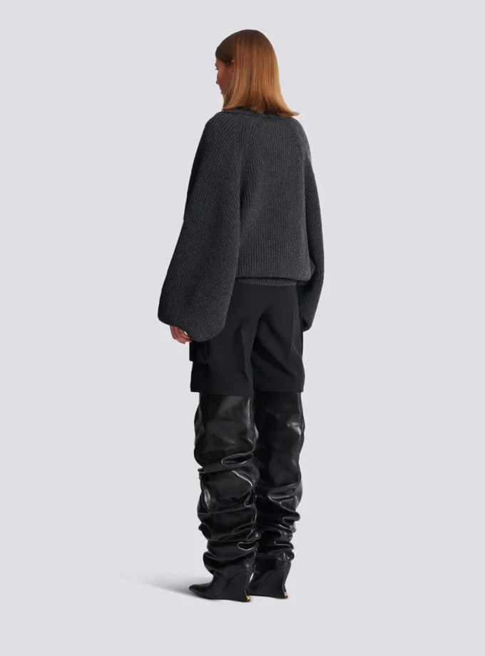 Oversized-Strickpullover mit Wickelausschnitt