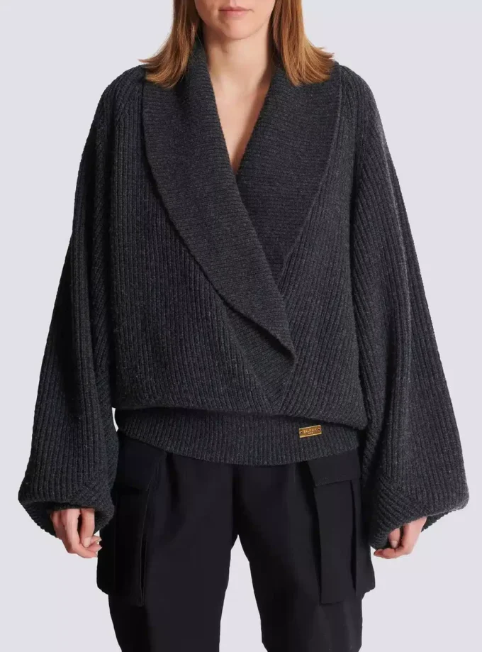 Oversized-Strickpullover mit Wickelausschnitt