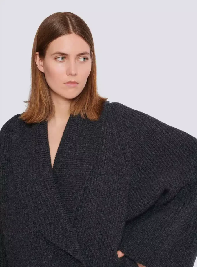 Oversized-Strickpullover mit Wickelausschnitt