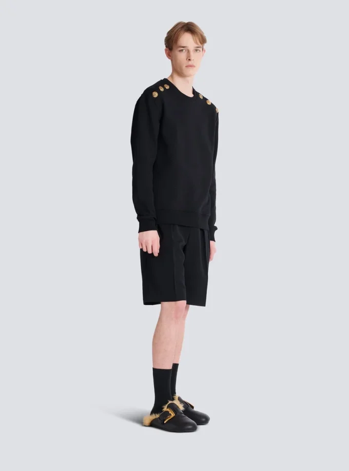 Pullover mit Kettenlöwen-Knöpfen Pullover mit Kettenlöwen-Knöpfen