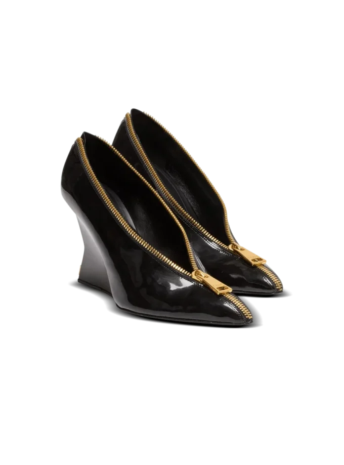 Pumps mit Keilabsatz und Reißverschluss aus Lackleder Pumps mit Keilabsatz und Reißverschluss aus Lackleder
