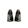 Pumps mit Keilabsatz und Reißverschluss aus Lackleder Pumps mit Keilabsatz und Reißverschluss aus Lackleder