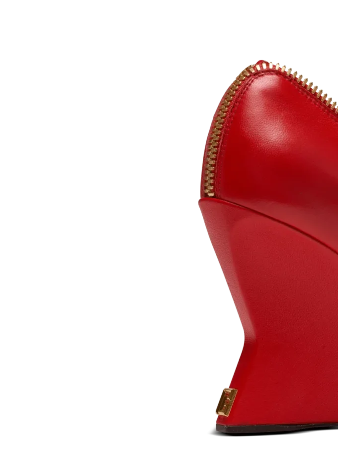 Pumps mit Keilabsatz und Reißverschluss aus Lammleder Pumps mit Keilabsatz und Reißverschluss aus Lammleder