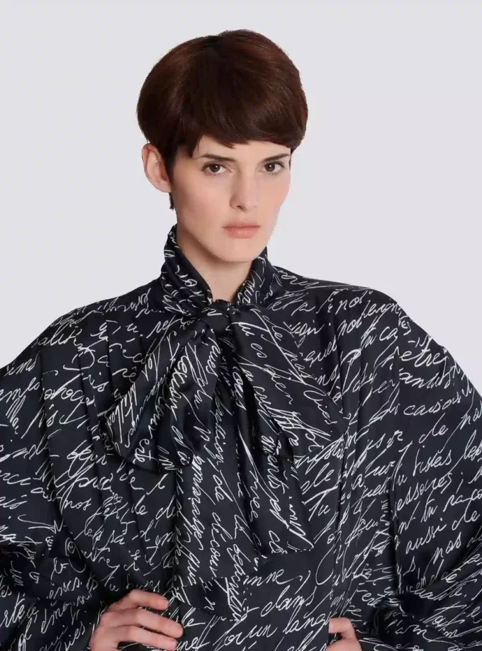 Pussy-Bow-Bluse mit „Love Letter“-Print