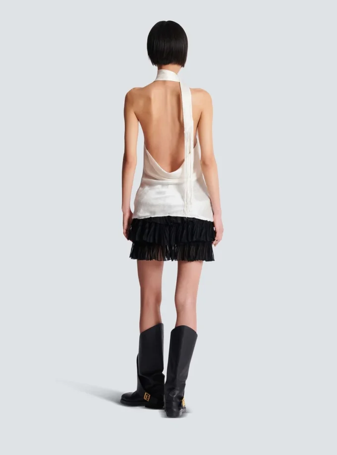 Rückenfreies Satin-Oberteil mit Fransen Rückenfreies Satin-Oberteil mit Fransen