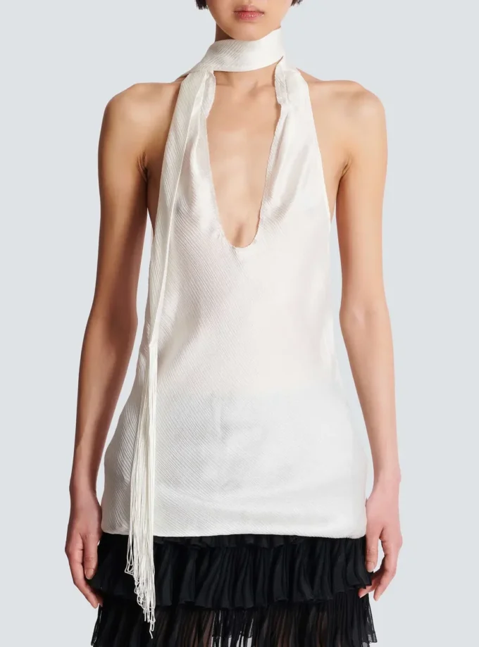 Rückenfreies Satin-Oberteil mit Fransen Rückenfreies Satin-Oberteil mit Fransen