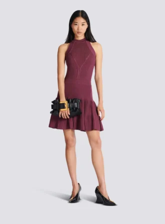 Ärmelloses, ausgestelltes Kleid aus durchbrochenem Strick