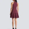 Ärmelloses, ausgestelltes Kleid aus durchbrochenem Strick Ärmelloses, ausgestelltes Kleid aus durchbrochenem Strick