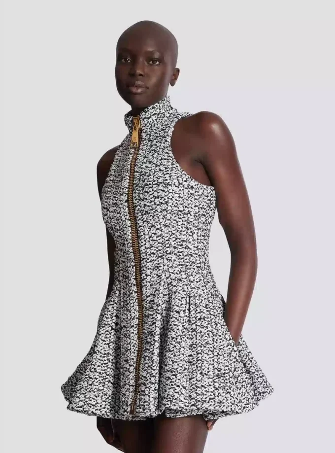 Ärmelloses, ausgestelltes Tweedkleid Ärmelloses, ausgestelltes Tweedkleid