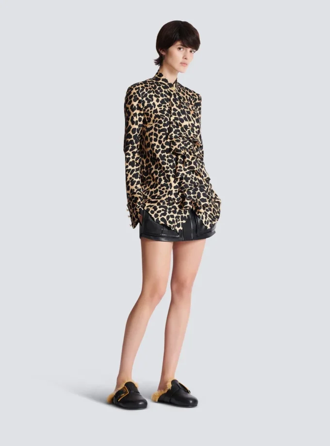 Rüschenbluse mit Leopardenmuster Rüschenbluse mit Leopardenmuster