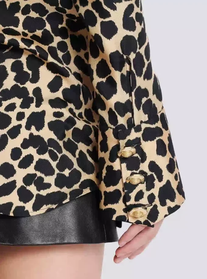 Rüschenbluse mit Leopardenmuster Rüschenbluse mit Leopardenmuster