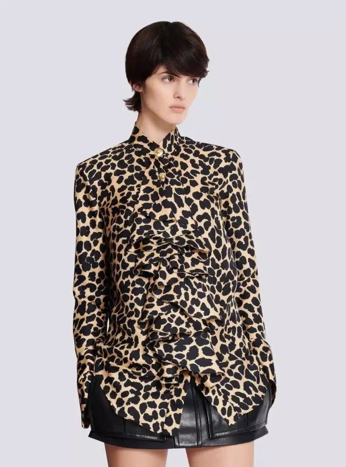 Rüschenbluse mit Leopardenmuster Rüschenbluse mit Leopardenmuster