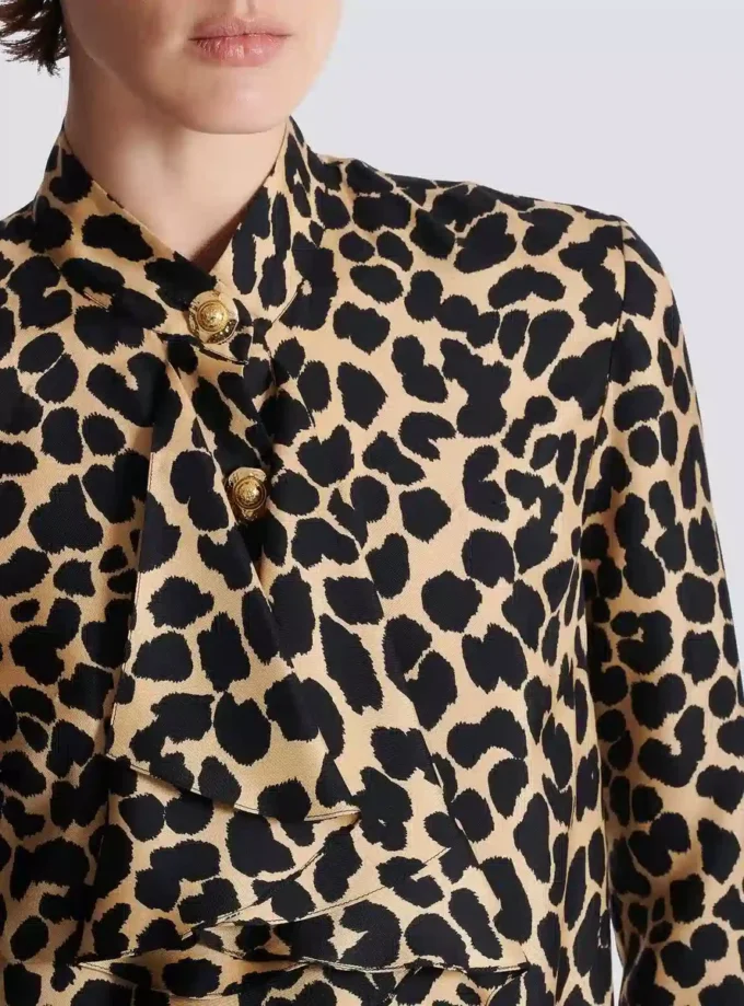 Rüschenbluse mit Leopardenmuster Rüschenbluse mit Leopardenmuster