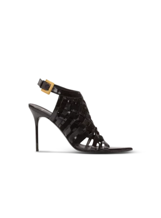 Sandalen aus Lackleder mit Fransen