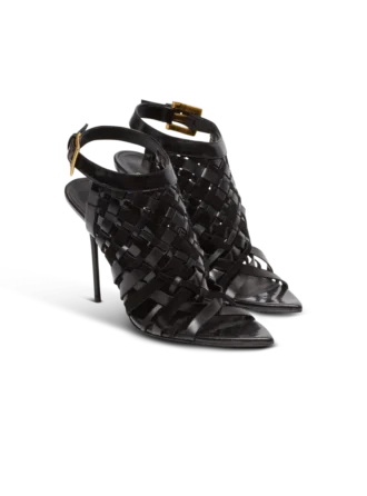 Sandalen aus Lackleder mit Fransen