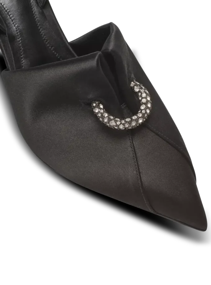 Satin-Slingbacks mit Piercing