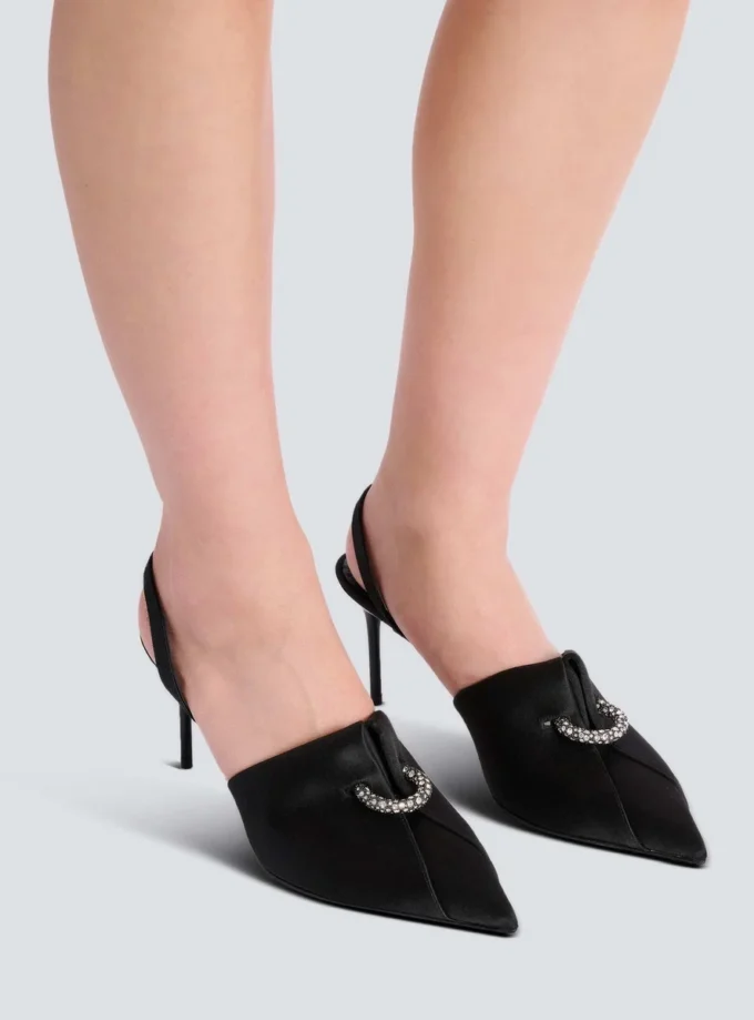 Satin-Slingbacks mit Piercing