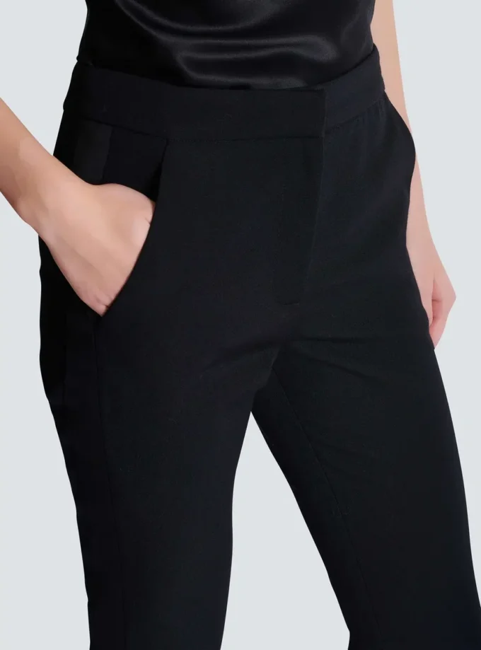 Schmal geschnittene Hose mit Reißverschluss aus Grain de Poudre Schmal geschnittene Hose mit Reißverschluss aus Grain de Poudre