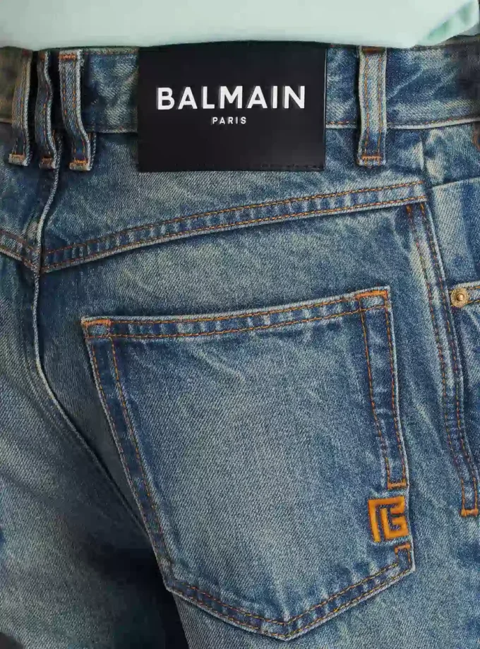 Schmale Jeans mit geradem Bein aus Vintage-Denim Schmale Jeans mit geradem Bein aus Vintage-Denim