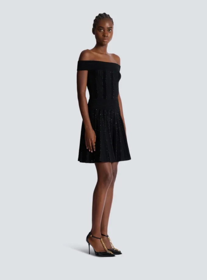 Schulterfreies Glitzer-Strickkleid Schulterfreies Glitzer-Strickkleid