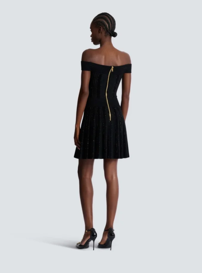 Schulterfreies Glitzer-Strickkleid Schulterfreies Glitzer-Strickkleid