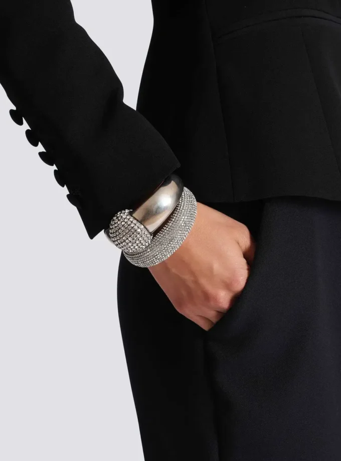 Set aus durchbrochenen Armreifen