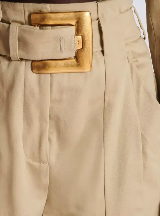 Shorts aus Baumwollgabardine mit Gürtel Shorts aus Baumwollgabardine mit Gürtel