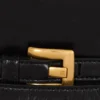 Shuffle-Brieftasche aus Kalbsleder mit Kette Shuffle-Brieftasche aus Kalbsleder mit Kette
