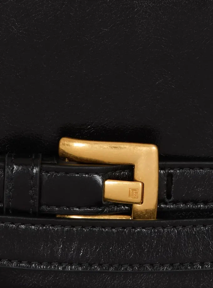 Shuffle-Brieftasche aus Kalbsleder mit Kette Shuffle-Brieftasche aus Kalbsleder mit Kette