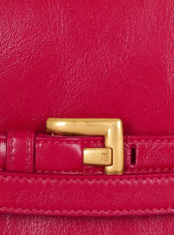 Shuffle-Brieftasche aus Kalbsleder mit Kette Shuffle-Brieftasche aus Kalbsleder mit Kette