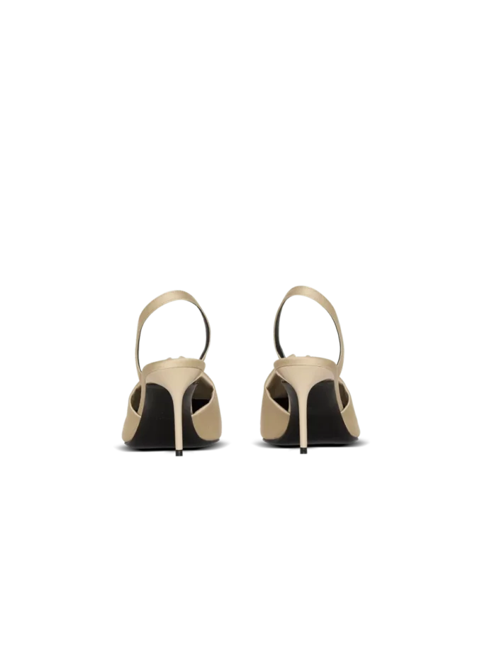 Slingbacks aus Baumwollgabardine mit Piercing