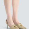 Slingbacks aus Baumwollgabardine mit Piercing