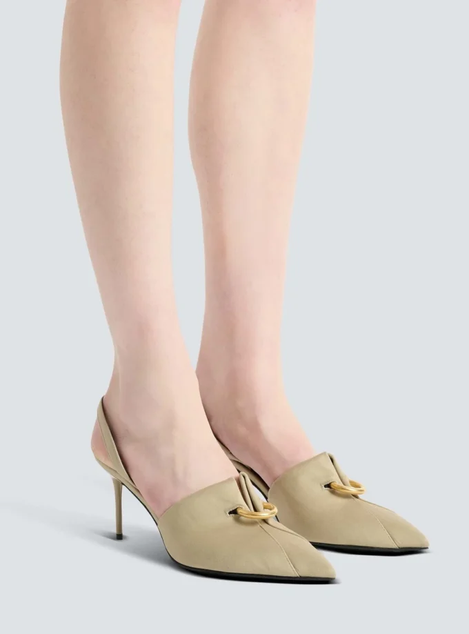 Slingbacks aus Baumwollgabardine mit Piercing
