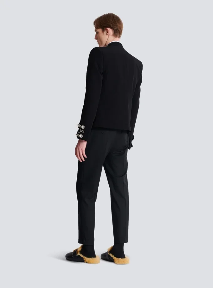 Spencerjacke aus Krepp mit gesticktem Frogging