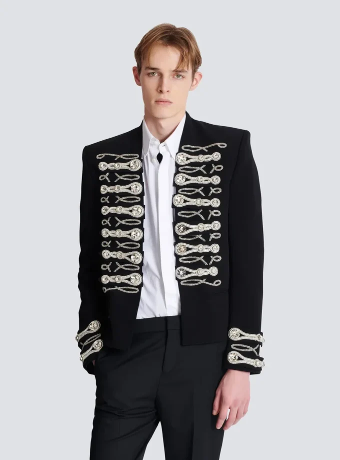 Spencerjacke aus Krepp mit gesticktem Frogging