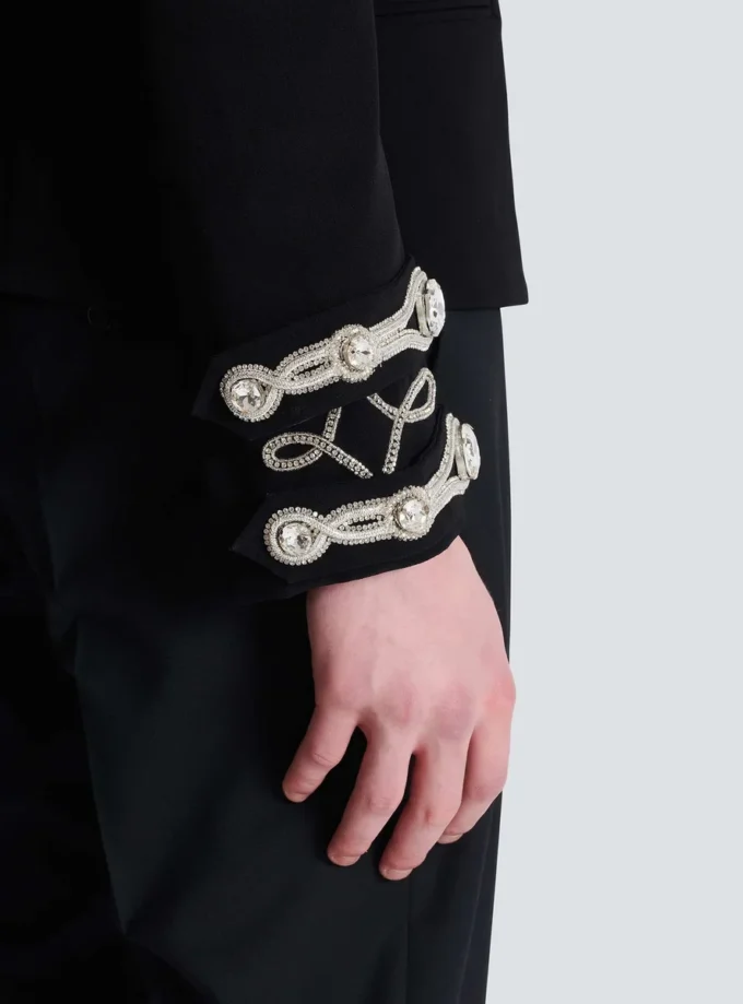 Spencerjacke aus Krepp mit gesticktem Frogging